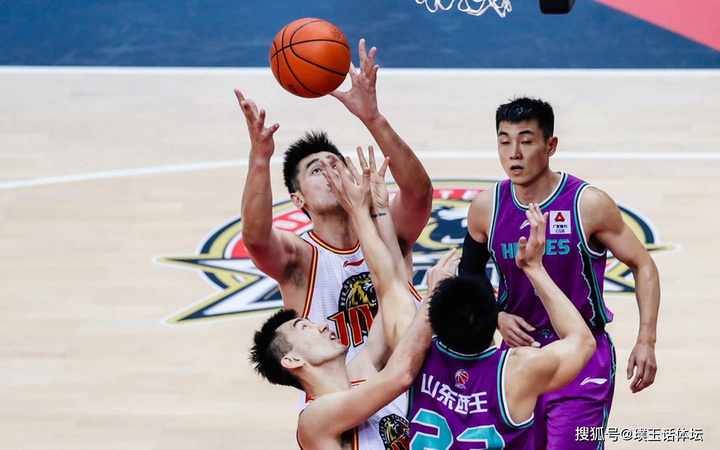 开云体育 体育博彩-今晨体能课后，山东男篮刷新队史纪录备战英超，目标明确，高层口径保持一致(07快乐男声比赛完整版)